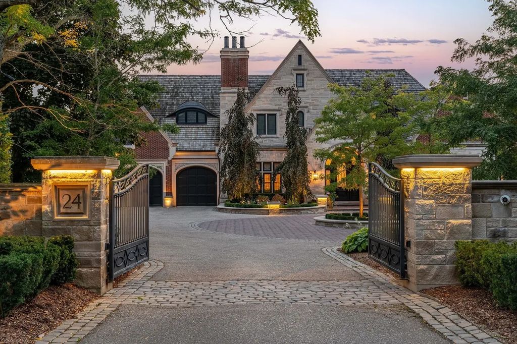 Extraordinary Custom Home in Canada Redefines Luxury Living for C10.8 Million 2