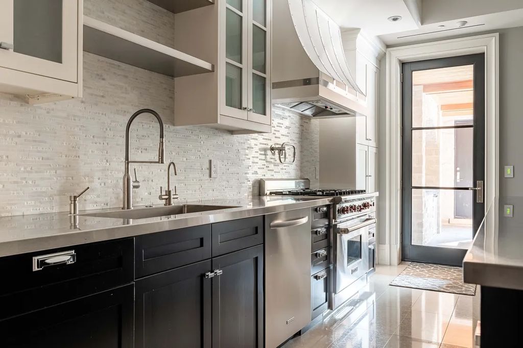 Extraordinary Custom Home in Canada Redefines Luxury Living for C10.8 Million 26