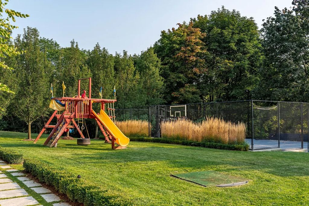 Extraordinary Custom Home in Canada Redefines Luxury Living for C10.8 Million 41