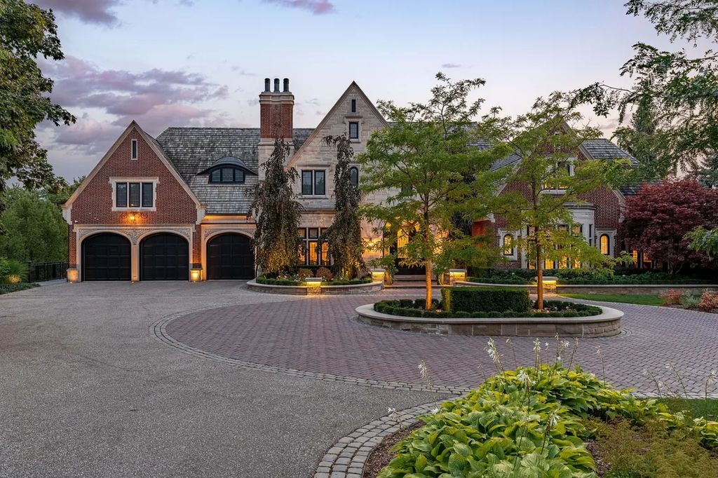 Extraordinary Custom Home in Canada Redefines Luxury Living for C10.8 Million 42