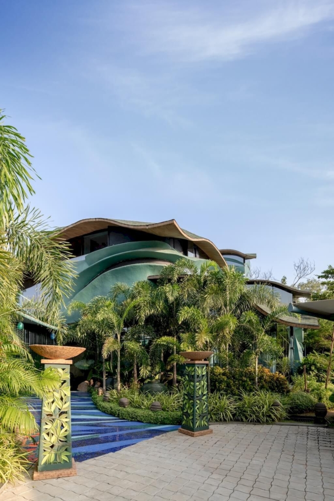 Liquescent House in India by Shaili Banker Architects 5
