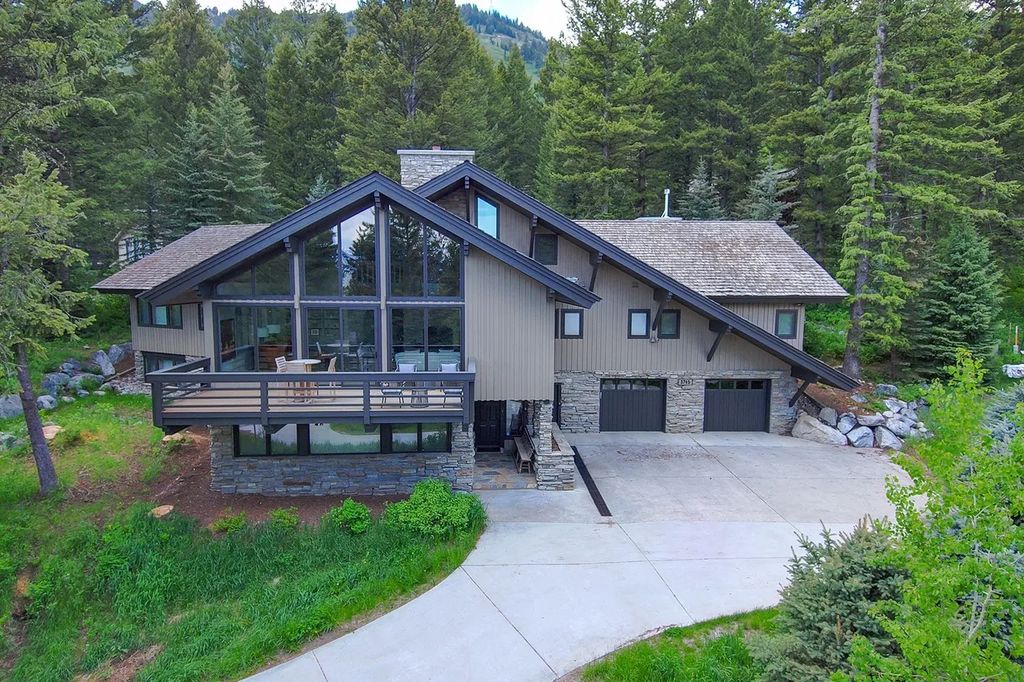 Mountain Luxury Redefined Quintessential Ski Chalet in Wyoming for 11.95 Million 2