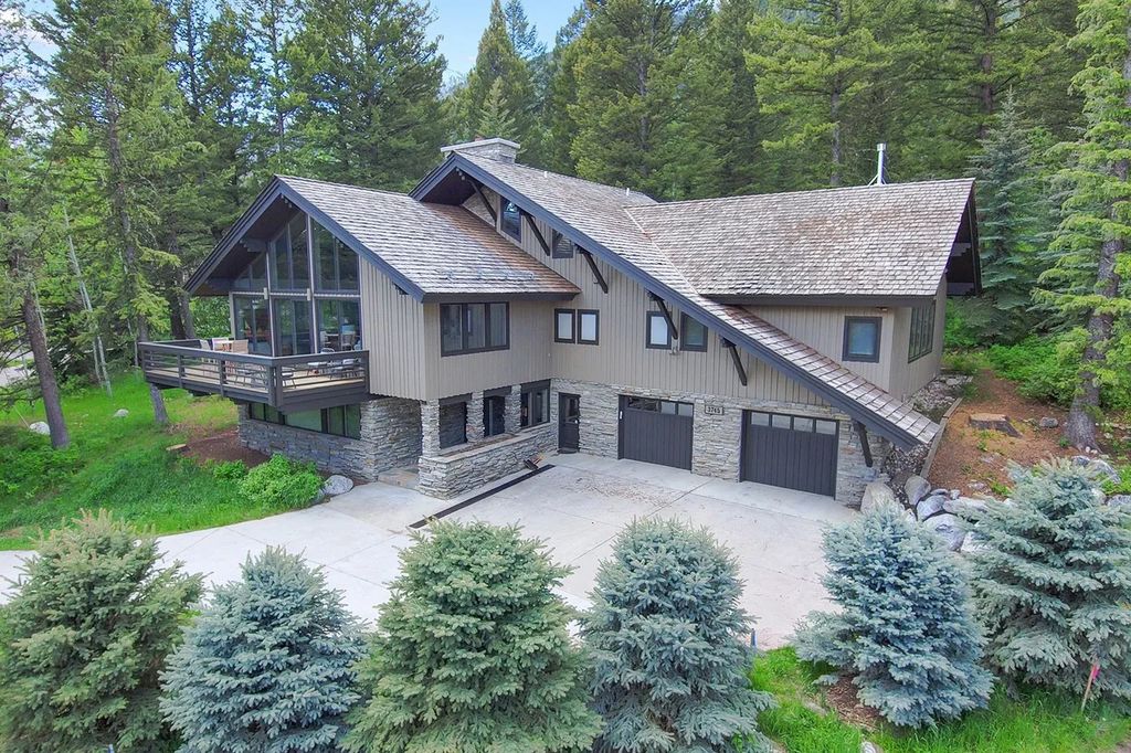 Mountain Luxury Redefined Quintessential Ski Chalet in Wyoming for 11.95 Million 3