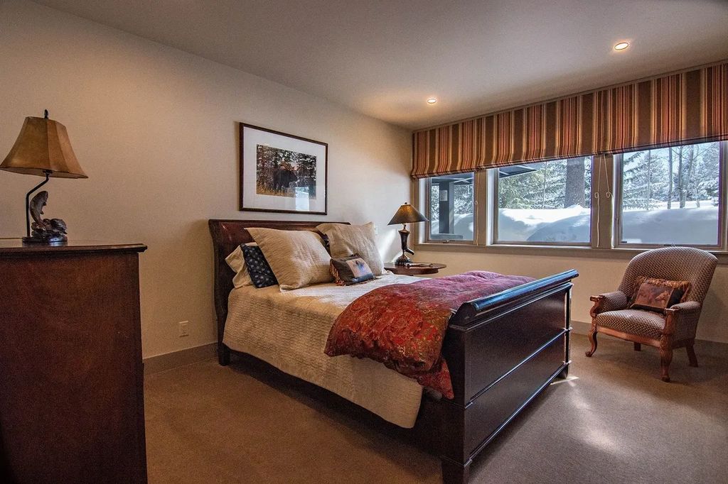 Mountain Luxury Redefined Quintessential Ski Chalet in Wyoming for 11.95 Million 38