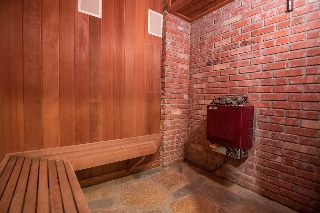 Mountain Luxury Redefined Quintessential Ski Chalet in Wyoming for 11.95 Million 44