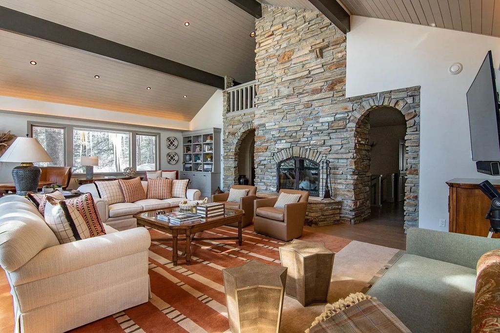 Mountain Luxury Redefined Quintessential Ski Chalet in Wyoming for 11.95 Million 9