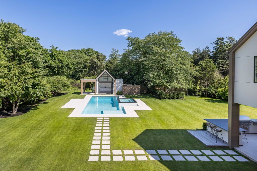 Opulent Living Redefined Stunning New Home in East Hampton Listed for 9195000 11