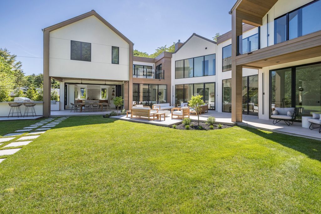 Opulent Living Redefined Stunning New Home in East Hampton Listed for 9195000 17