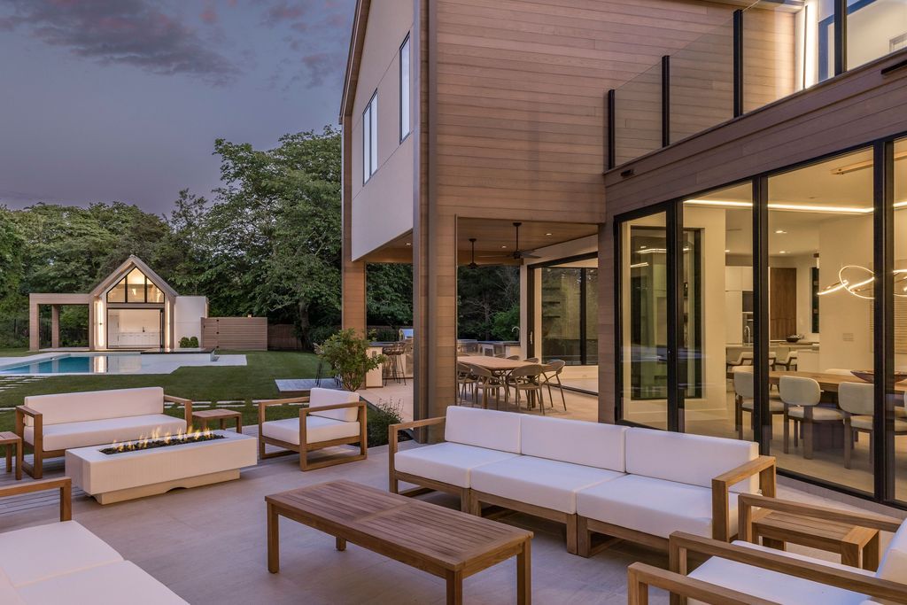 Opulent Living Redefined Stunning New Home in East Hampton Listed for 9195000 18