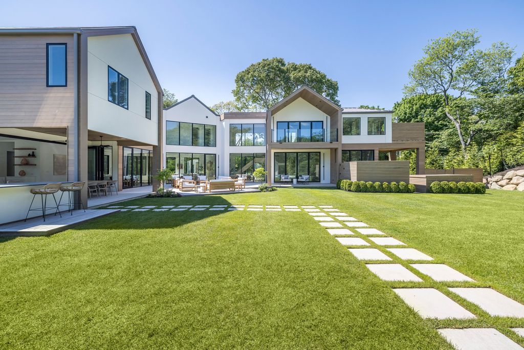 Opulent Living Redefined Stunning New Home in East Hampton Listed for 9195000 19