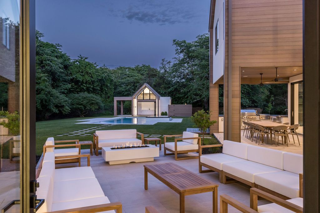 Opulent Living Redefined Stunning New Home in East Hampton Listed for 9195000 23