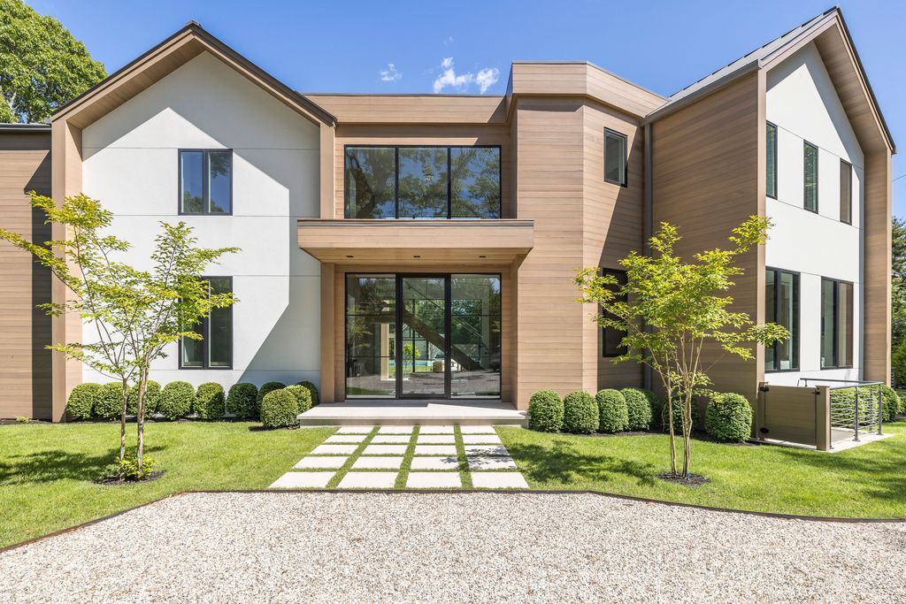 Opulent Living Redefined Stunning New Home in East Hampton Listed for 9195000 24