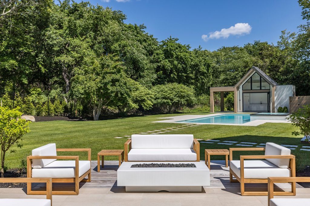 Opulent Living Redefined Stunning New Home in East Hampton Listed for 9195000 28