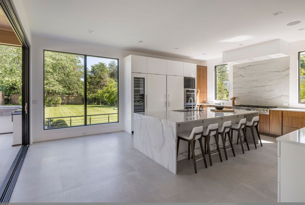 Opulent Living Redefined Stunning New Home in East Hampton Listed for 9195000 37