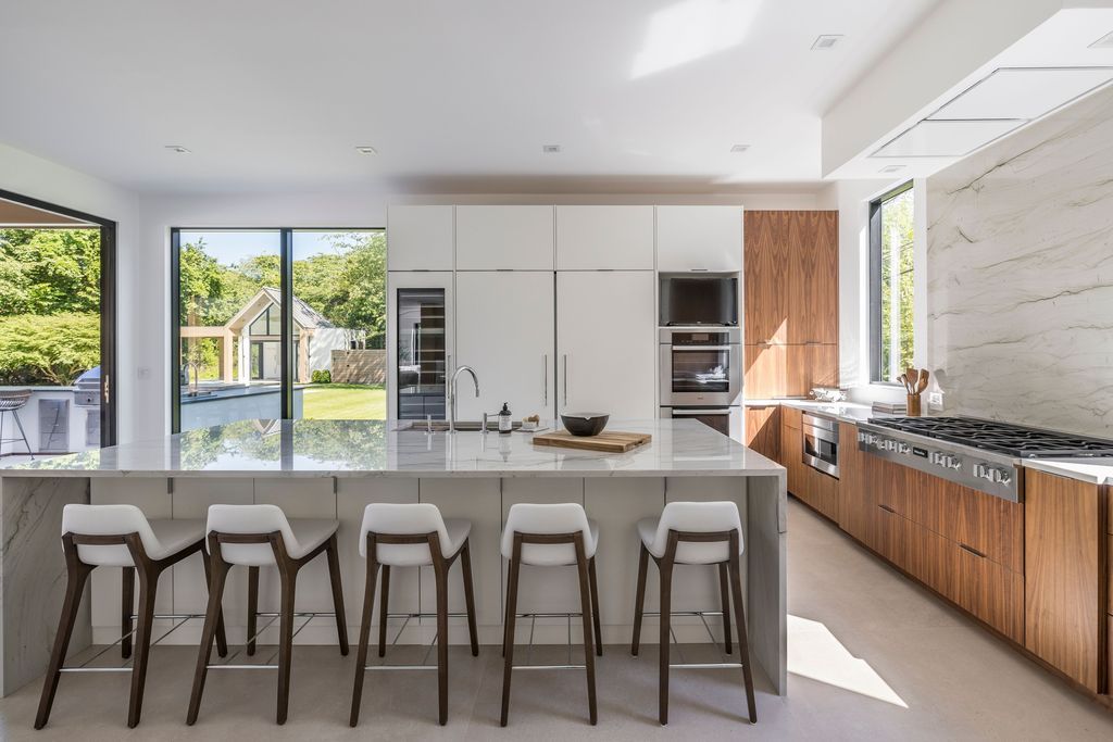 Opulent Living Redefined Stunning New Home in East Hampton Listed for 9195000 42