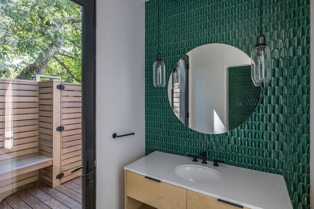 Opulent Living Redefined Stunning New Home in East Hampton Listed for 9195000 51