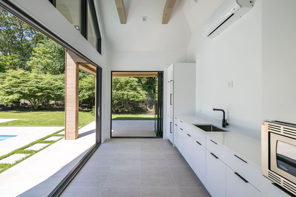 Opulent Living Redefined Stunning New Home in East Hampton Listed for 9195000 57