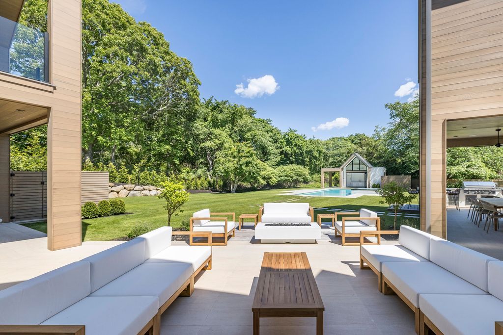 Opulent Living Redefined Stunning New Home in East Hampton Listed for 9195000 9