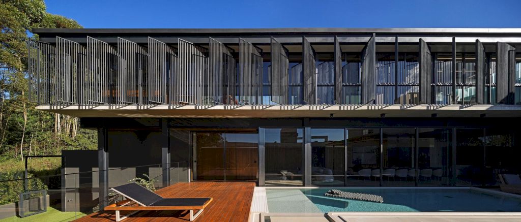 Peninsula House in Brazil by Arquitetos Associados BIRI 15