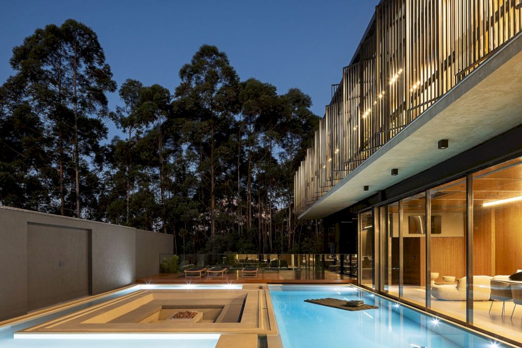 Península House in Brazil by Arquitetos Associados + BIRI