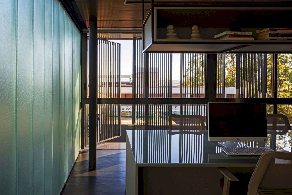 Peninsula House in Brazil by Arquitetos Associados BIRI 23