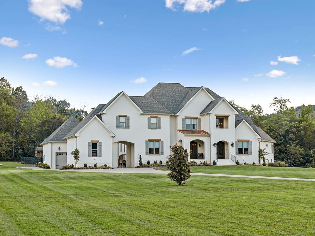 Secluded Luxury Gated Hilltop Estate on 6 Acres in Tennessee Priced at 3399900 2