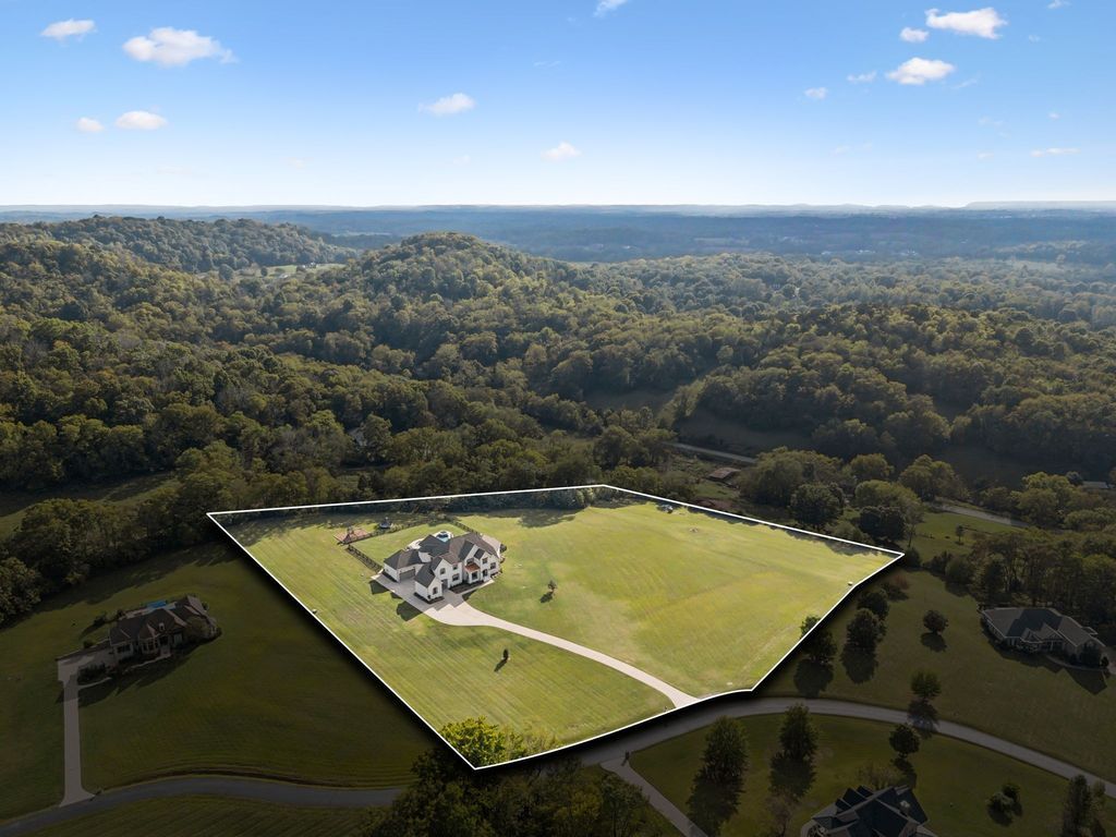 Secluded Luxury Gated Hilltop Estate on 6 Acres in Tennessee Priced at 3399900 3