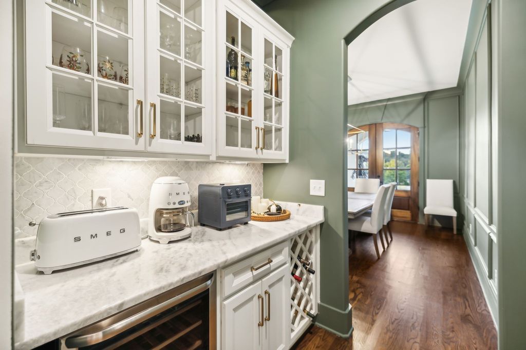 Secluded Luxury Gated Hilltop Estate on 6 Acres in Tennessee Priced at 3399900 32