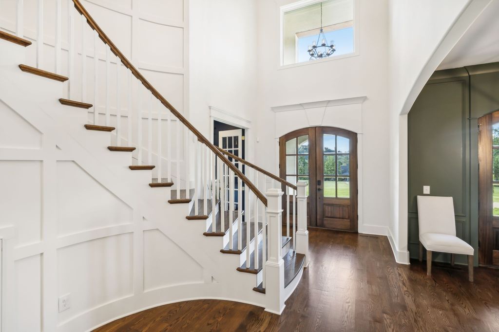 Secluded Luxury Gated Hilltop Estate on 6 Acres in Tennessee Priced at 3399900 5
