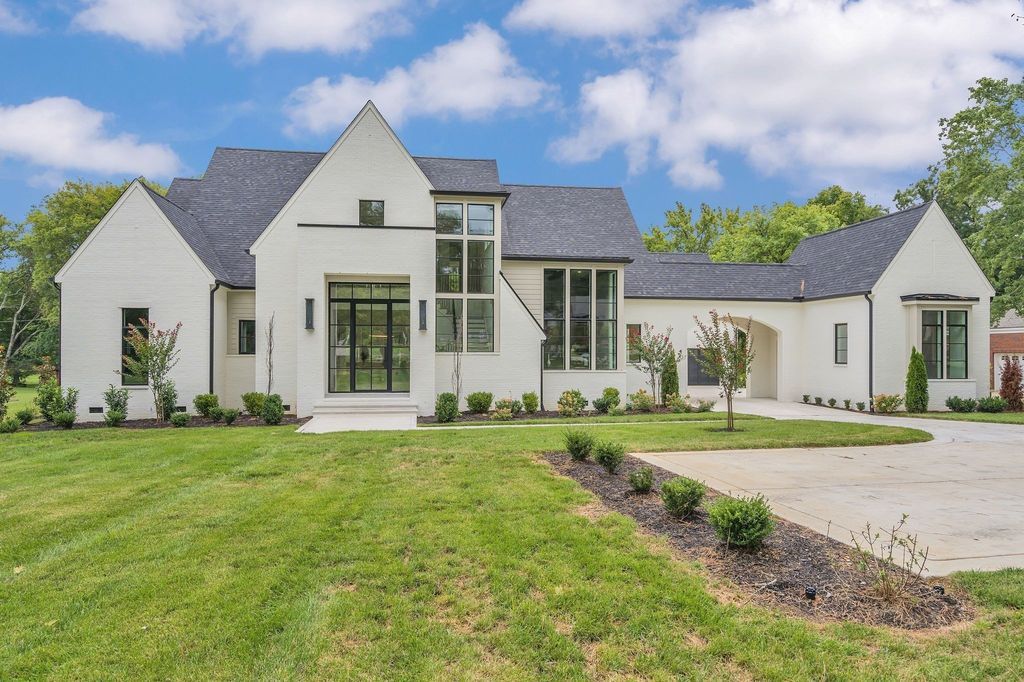 Sophisticated Serenity Tennessee Home Nestled on 1.27 Acres of Flat Land Asking 4099999 1