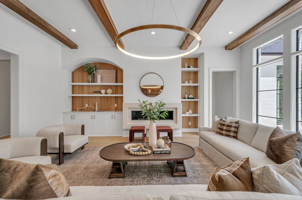 Sophisticated Serenity Tennessee Home Nestled on 1.27 Acres of Flat Land Asking 4099999 11