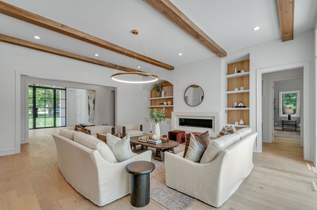 Sophisticated Serenity Tennessee Home Nestled on 1.27 Acres of Flat Land Asking 4099999 12