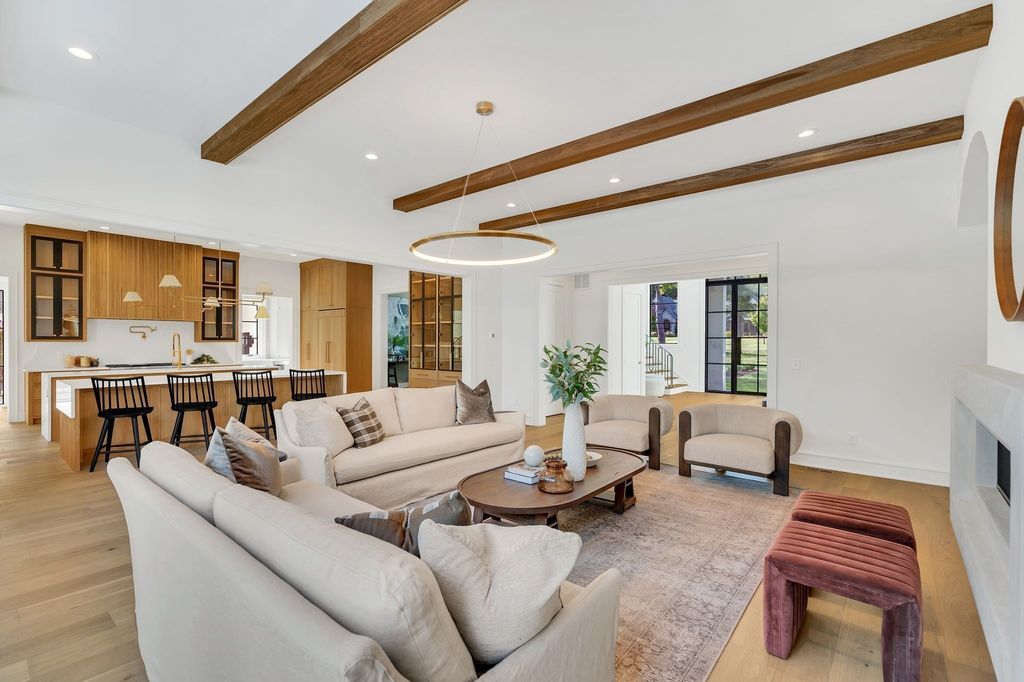 Sophisticated Serenity Tennessee Home Nestled on 1.27 Acres of Flat Land Asking 4099999 13