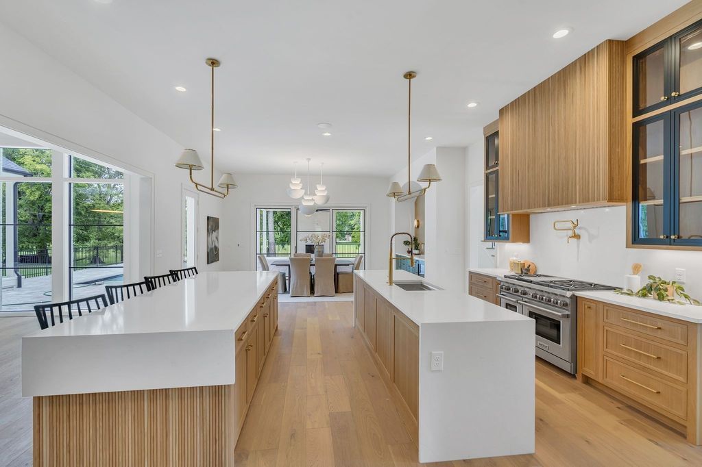 Sophisticated Serenity Tennessee Home Nestled on 1.27 Acres of Flat Land Asking 4099999 14