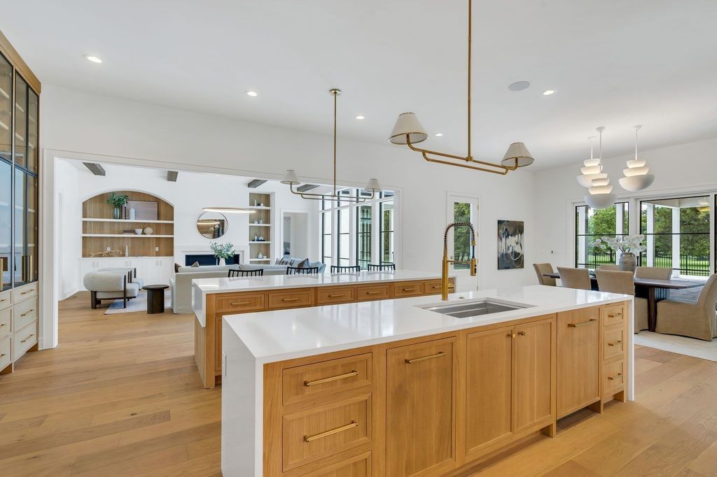 Sophisticated Serenity Tennessee Home Nestled on 1.27 Acres of Flat Land Asking 4099999 15