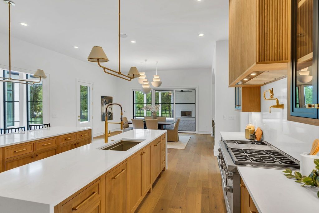 Sophisticated Serenity Tennessee Home Nestled on 1.27 Acres of Flat Land Asking 4099999 16