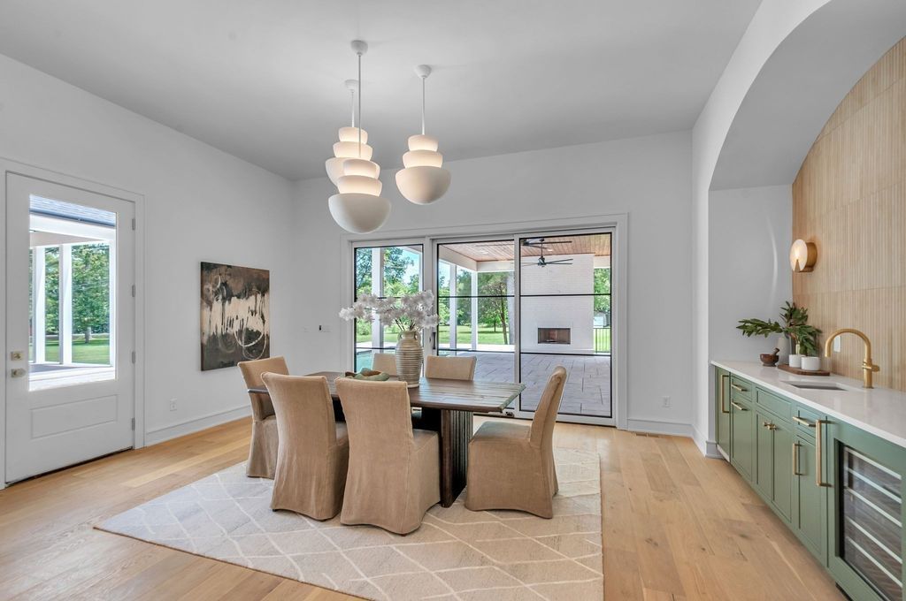 Sophisticated Serenity Tennessee Home Nestled on 1.27 Acres of Flat Land Asking 4099999 19
