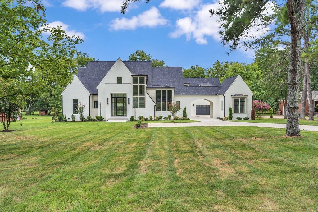 Sophisticated Serenity Tennessee Home Nestled on 1.27 Acres of Flat Land Asking 4099999 2