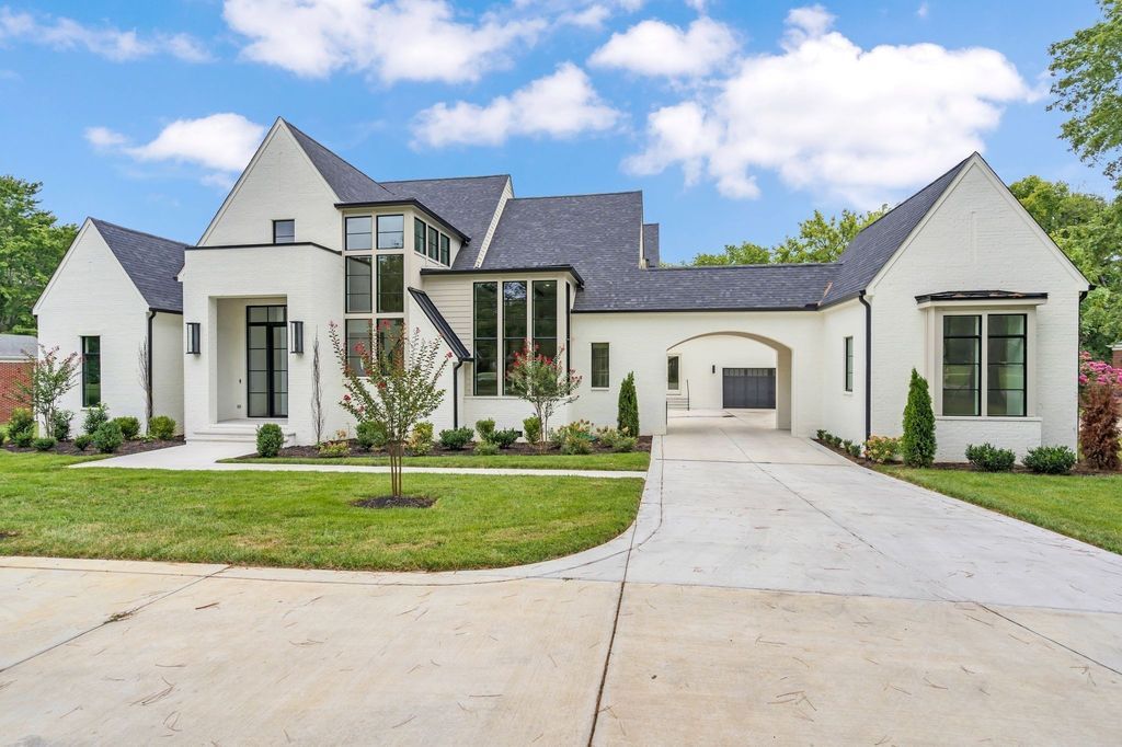Sophisticated Serenity Tennessee Home Nestled on 1.27 Acres of Flat Land Asking 4099999 3