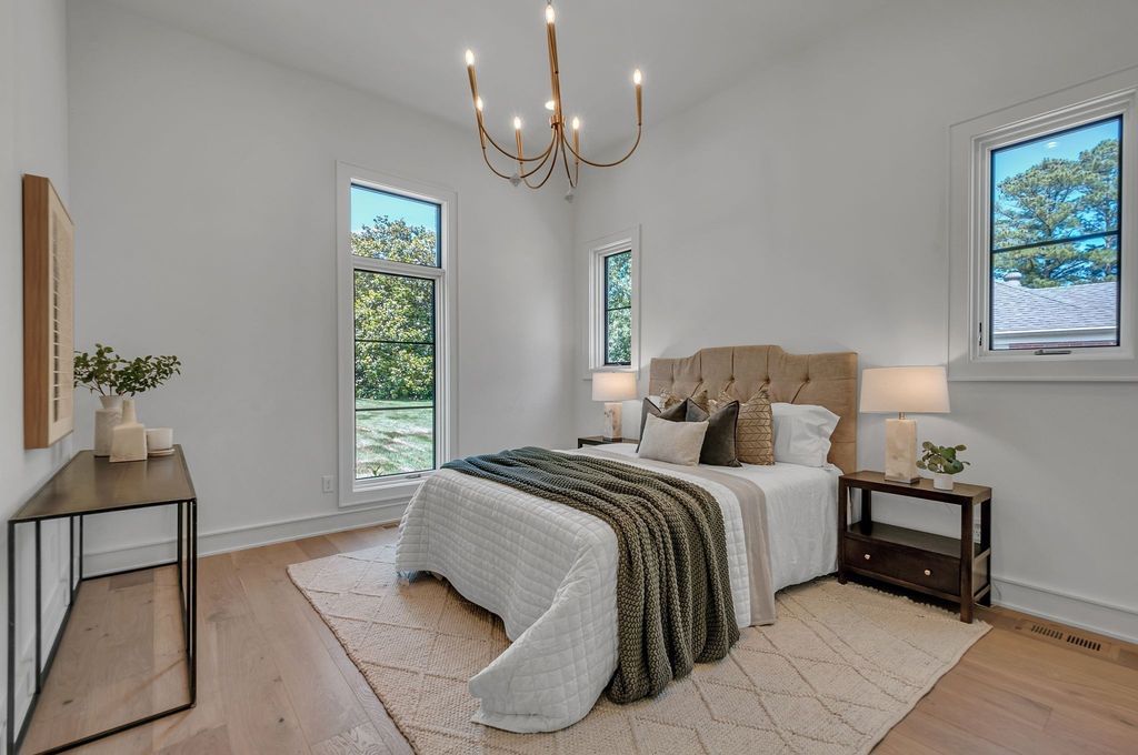 Sophisticated Serenity Tennessee Home Nestled on 1.27 Acres of Flat Land Asking 4099999 31