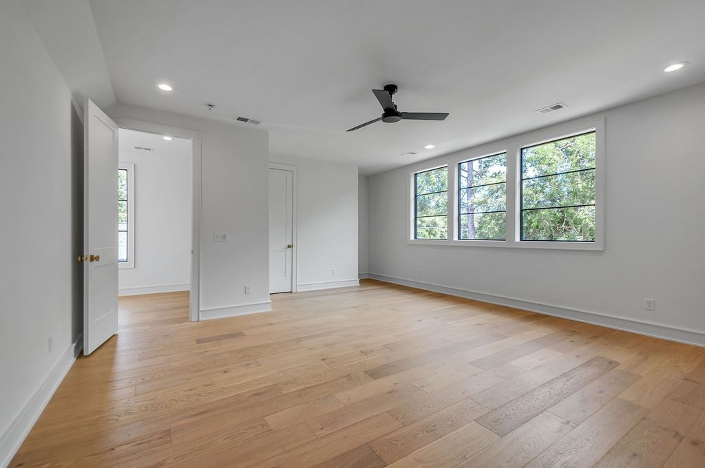 Sophisticated Serenity Tennessee Home Nestled on 1.27 Acres of Flat Land Asking 4099999 38