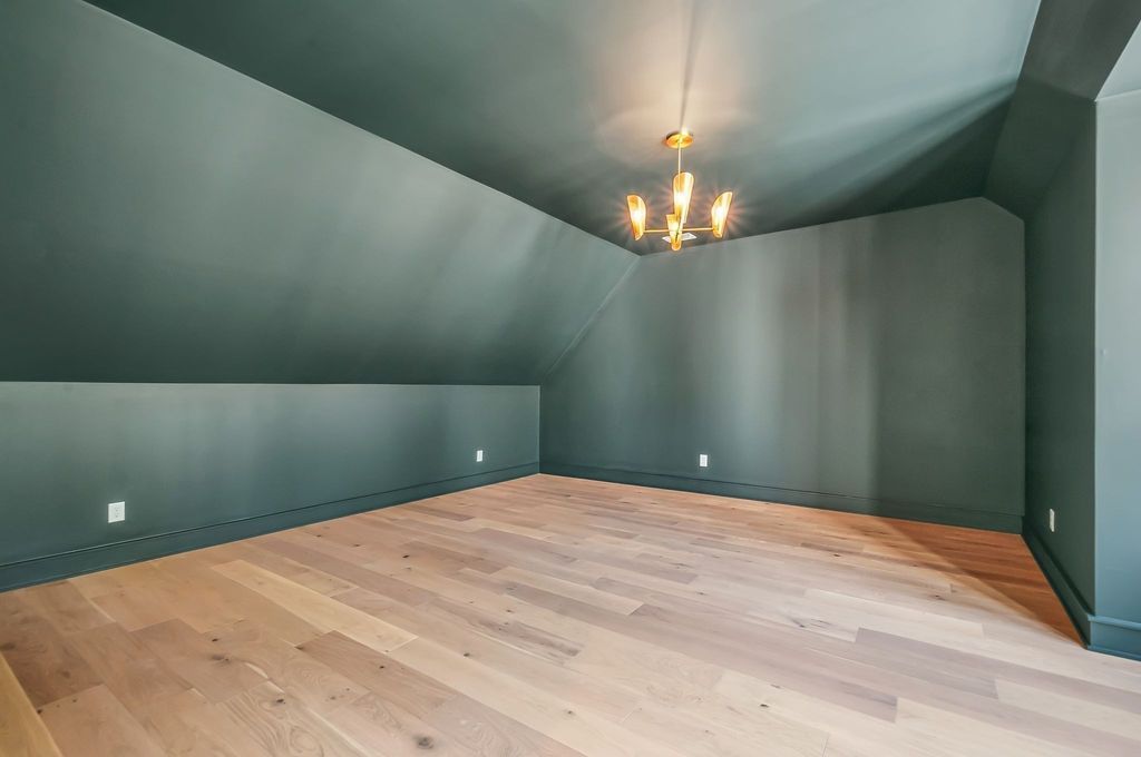Sophisticated Serenity Tennessee Home Nestled on 1.27 Acres of Flat Land Asking 4099999 39
