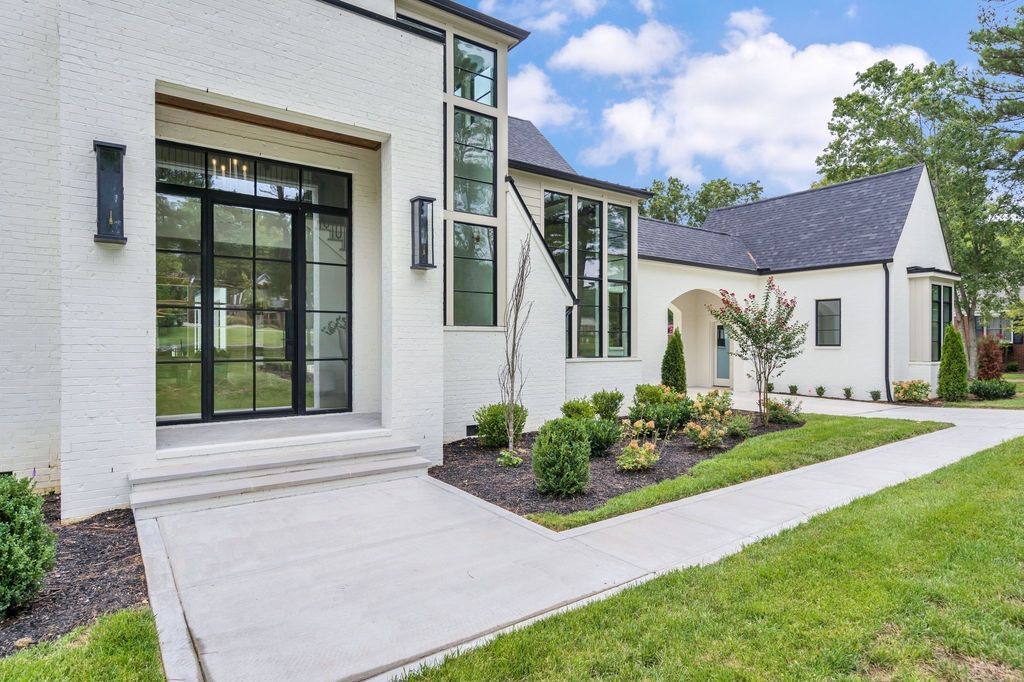 Sophisticated Serenity Tennessee Home Nestled on 1.27 Acres of Flat Land Asking 4099999 4