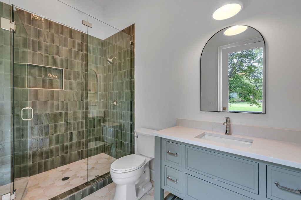 Sophisticated Serenity Tennessee Home Nestled on 1.27 Acres of Flat Land Asking 4099999 40