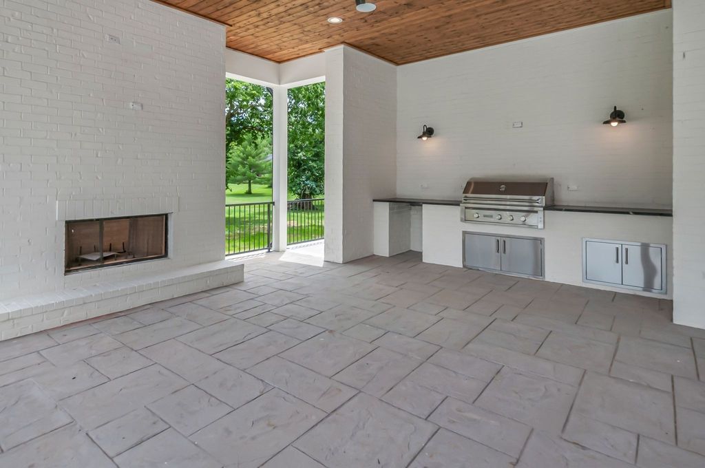 Sophisticated Serenity Tennessee Home Nestled on 1.27 Acres of Flat Land Asking 4099999 42