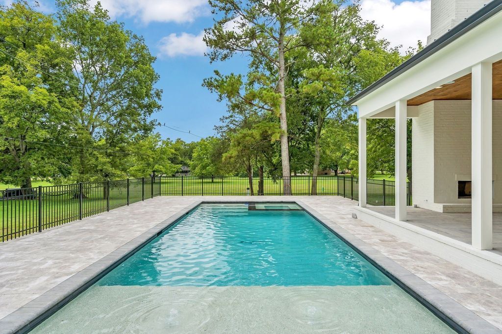 Sophisticated Serenity Tennessee Home Nestled on 1.27 Acres of Flat Land Asking 4099999 43