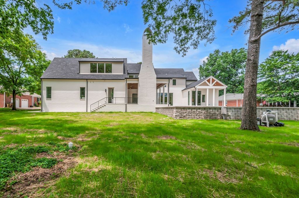 Sophisticated Serenity Tennessee Home Nestled on 1.27 Acres of Flat Land Asking 4099999 46