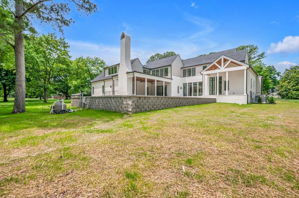 Sophisticated Serenity Tennessee Home Nestled on 1.27 Acres of Flat Land Asking 4099999 47
