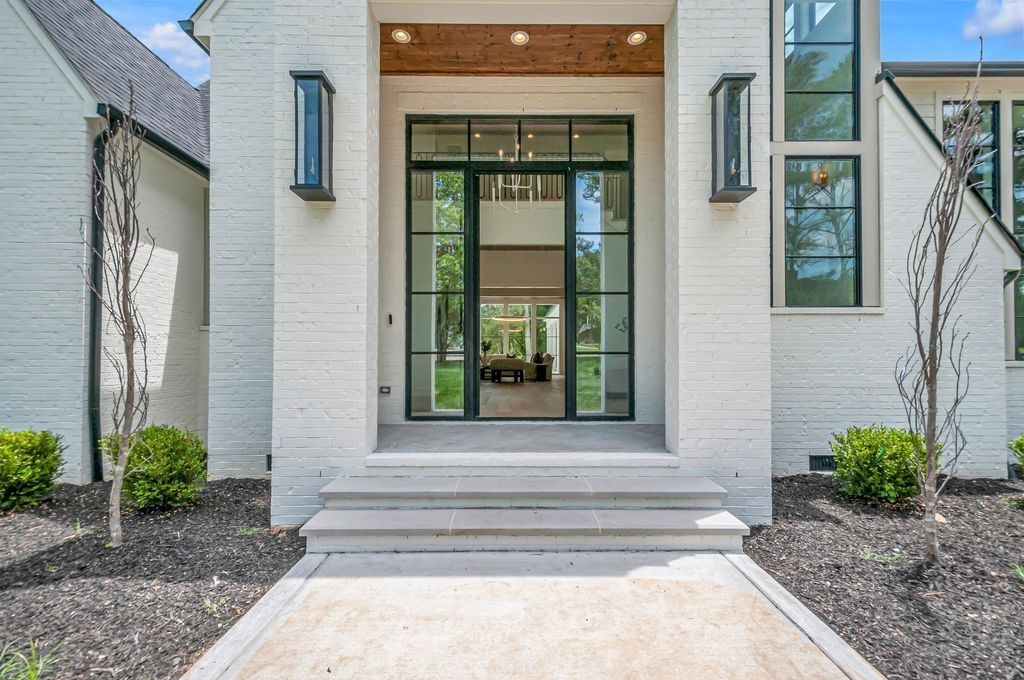Sophisticated Serenity Tennessee Home Nestled on 1.27 Acres of Flat Land Asking 4099999 5