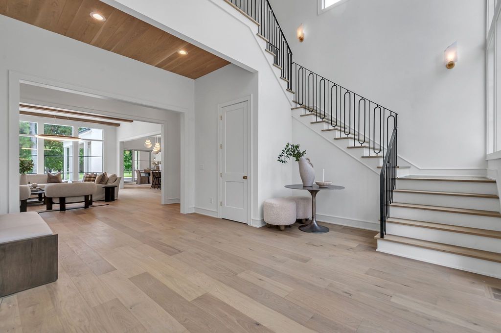 Sophisticated Serenity Tennessee Home Nestled on 1.27 Acres of Flat Land Asking 4099999 7